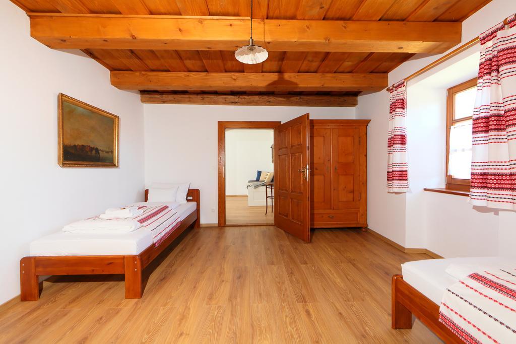 Aracsi Vendeghaz Hotel Balatonfured Exterior photo