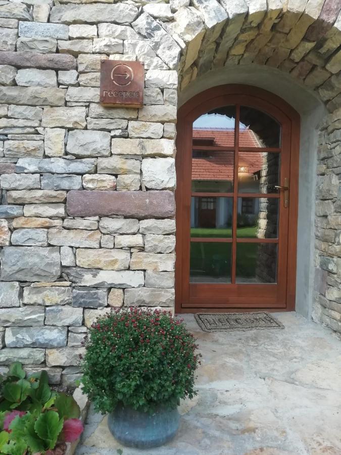 Aracsi Vendeghaz Hotel Balatonfured Exterior photo