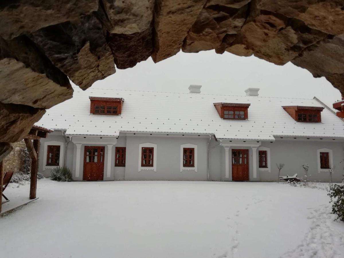 Aracsi Vendeghaz Hotel Balatonfured Exterior photo
