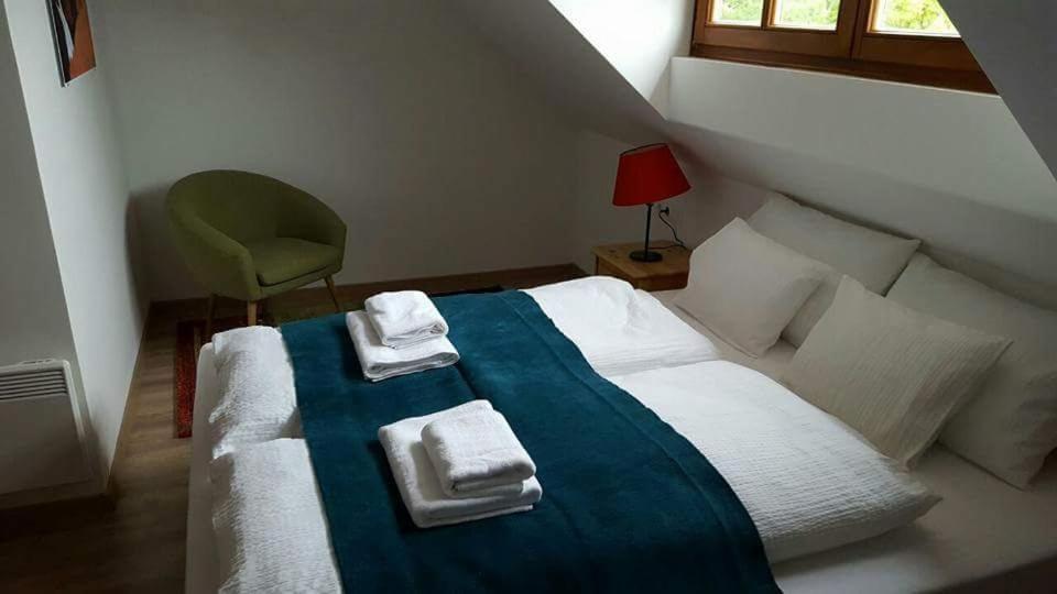 Aracsi Vendeghaz Hotel Balatonfured Exterior photo